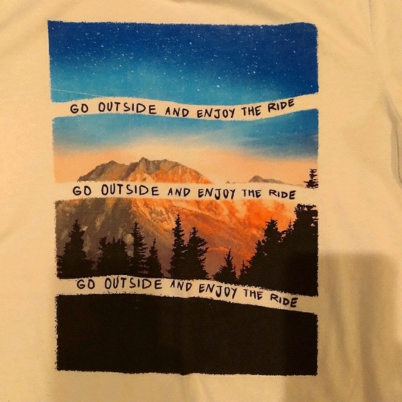 Old Navy Graphic Print Crew Neck Short Sleeve Tee - Picture 3 of 3